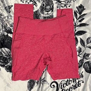 Soft ribbed pink leggings with pockets.